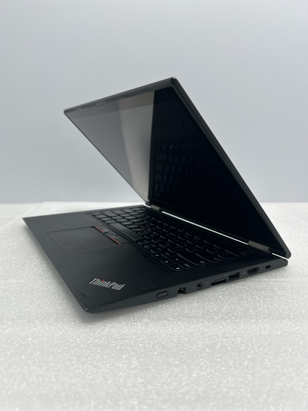 Ноутбук Lenovo Yoga 370 (20JJS2D01L) 13.3"/Intel i5 7300U/RAM 16GB/SSD 512GB/Intel HD 620/1920*1080/IPS Touch/Windows 11/Подсветка кл-ры: LED/Чёрный. Состояние: Уценка/большой след. на матрице от клавиатуры/без стилуса