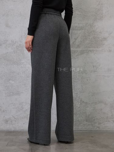 Прямые брюки темно-серого цвета с узором