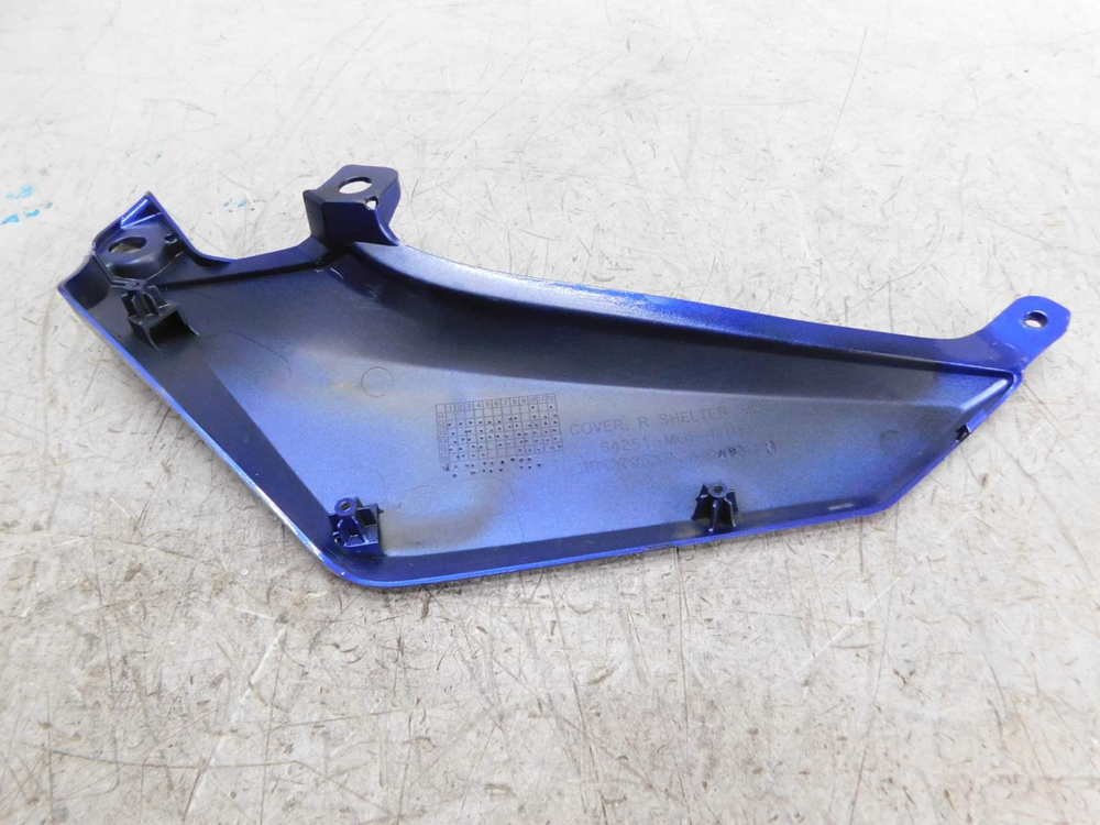 Пластик боковой правый Honda NC750S RC70 64251-MGS-D100