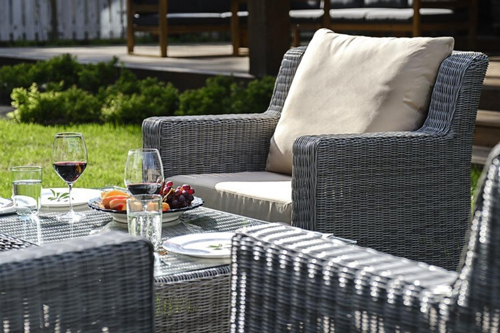 Стол плетеный кофейный из искусственного ротанга SUNSTONE