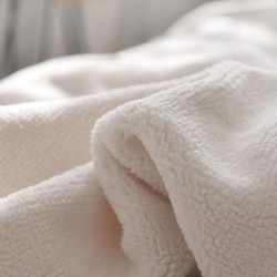 Покрывало 160х220 Sofi De MarkO София молочное