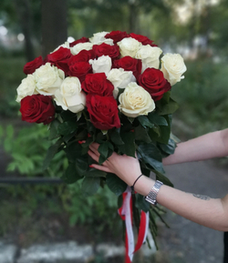 Букет из 33 роз