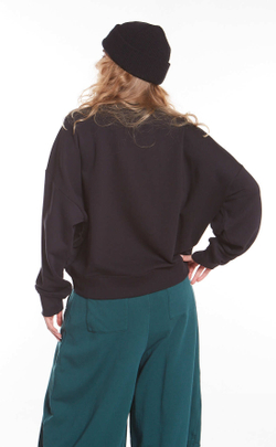 ТОЛСТОВКА С КРУГЛЫМ ВЫРЕЗОМ И ЛОГОТИПОМ