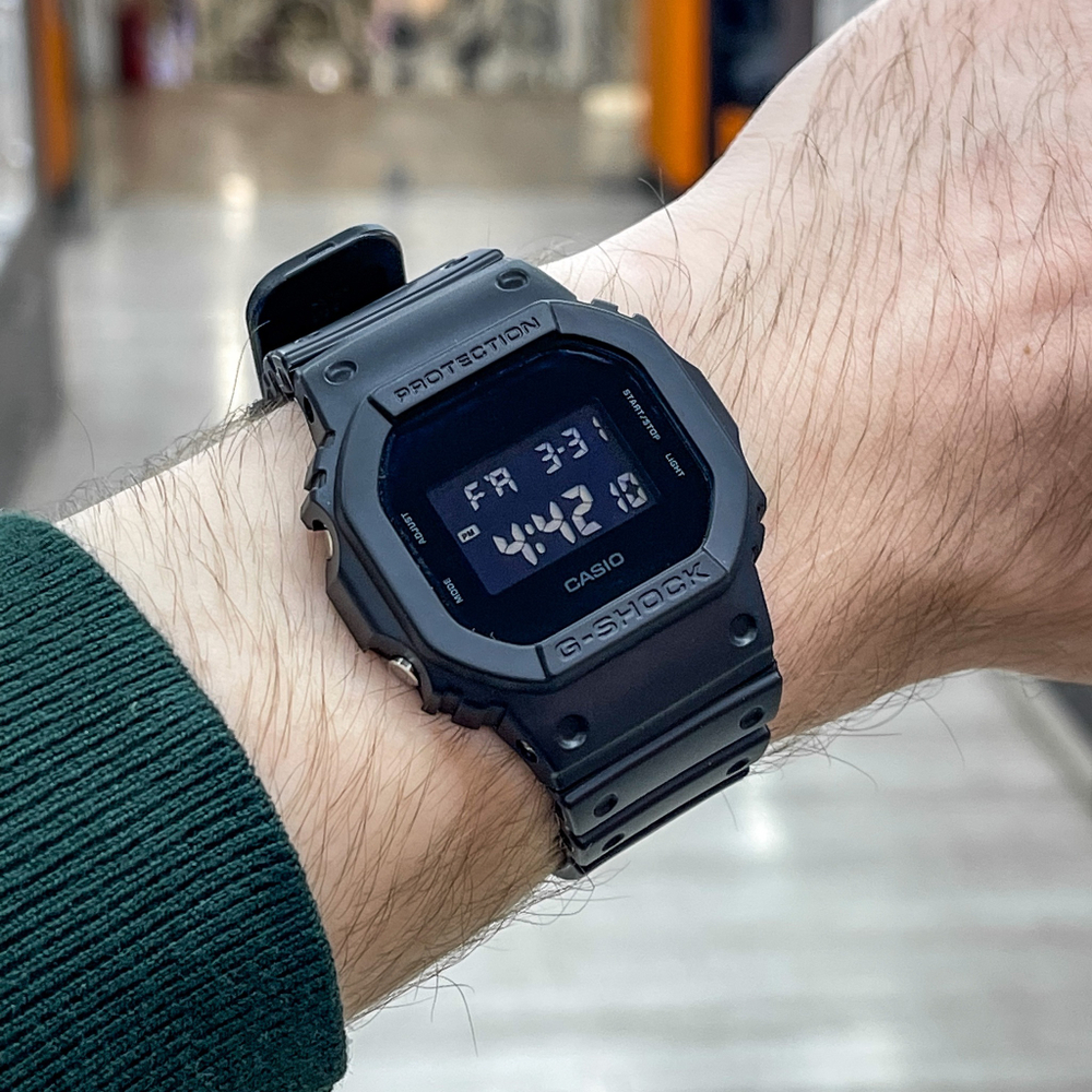 Наручные часы Casio DW-5600BB-1E