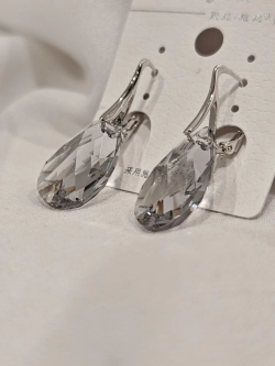 Серьги Oubi Yabi «Сияющая капля» Black Diamond