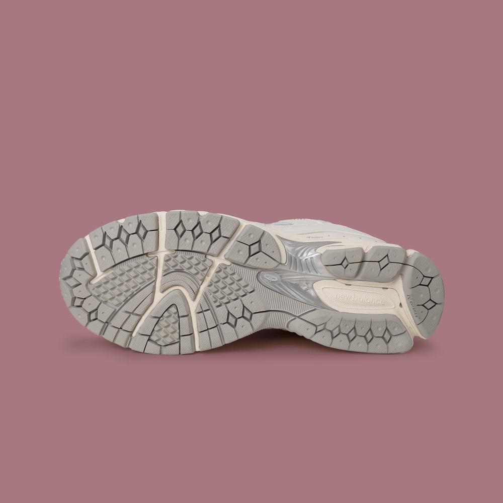 Кроссовки New Balance 2002R "White Sea Salt"