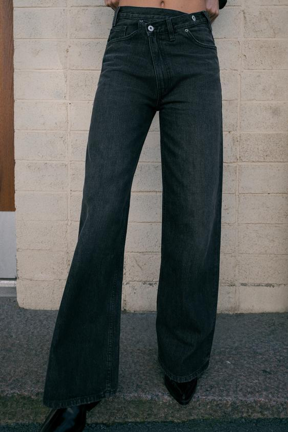 ZARA ДЖИНСЫ TRF WIDE LEG С ПЕРЕКРЕСТНОЙ ТАЛИЕЙ И ВЫСОКОЙ ПОСАДКОЙ, ЧЕРНЫЙ