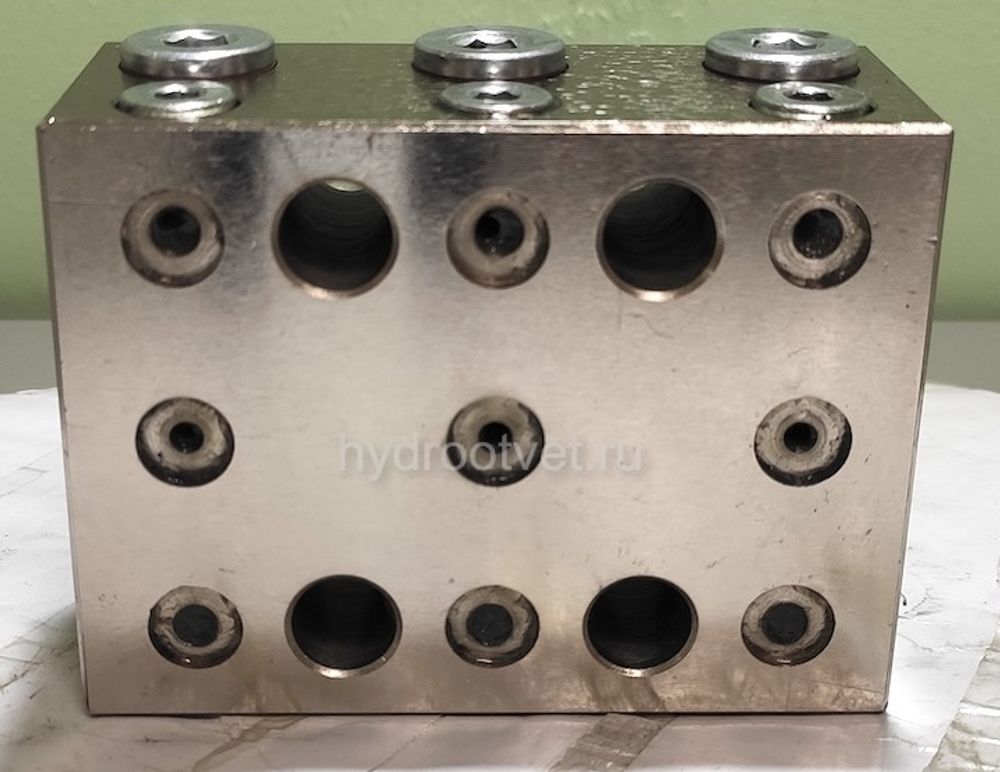 2-05-3П-D (5ccm/str) - Питатель модульного исполнения для двухлинейных смазочных систем с рабочим давлением 200 бар, количество выходов 3, максимальная доза на выход 5 мл/цикл, без индикатора