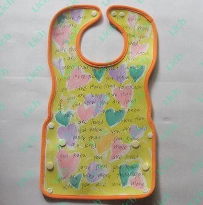 Слюнявчик различных расцветок для кормления детей