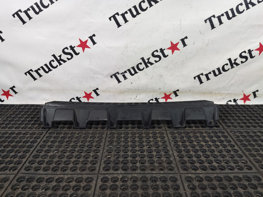 Решетка бампера верхняя 2023г