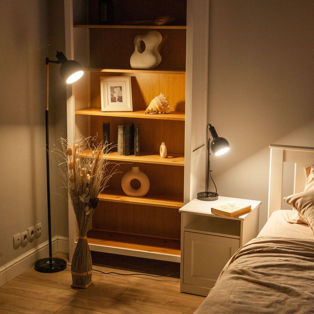 UML-B702 E14 BLACK Светильник настольный. 60W. Цоколь Е14. Механический выключатель. Черный. ТМ Uniel