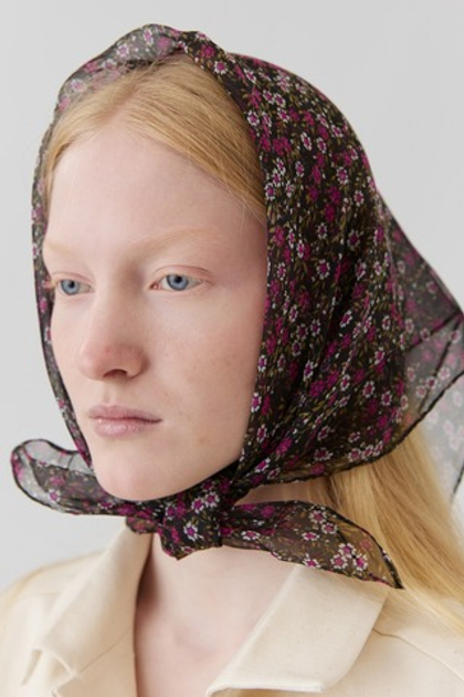 Косынка из шелка в цветочек