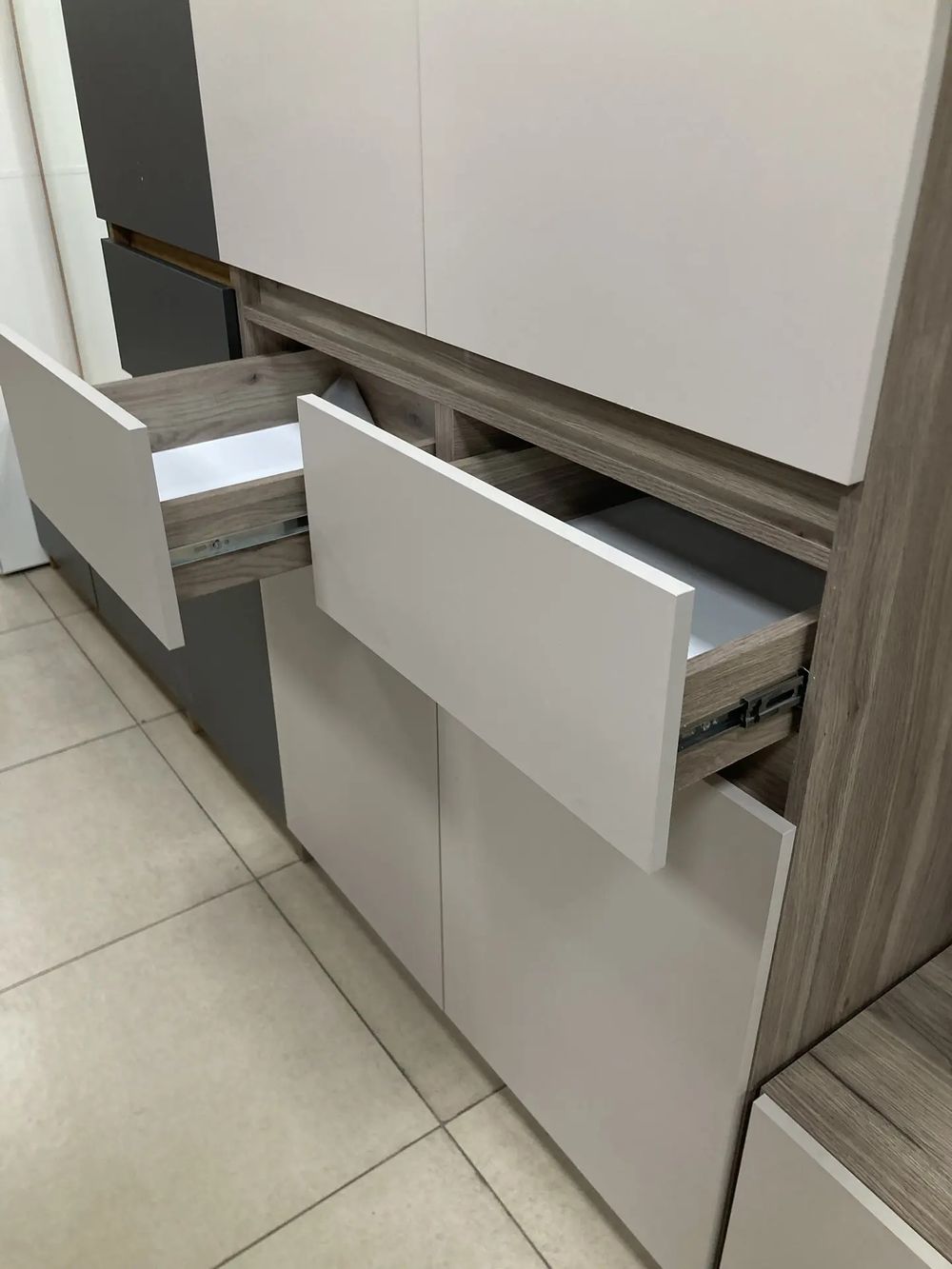 Шкаф 2-х створчатый Багира ШК-03 дуб смоки/кашемир