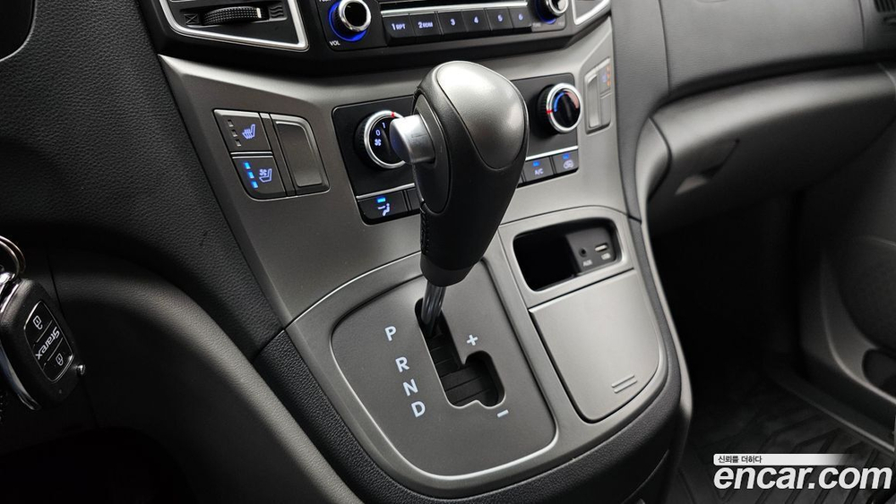 Hyundai The New Grand Starex Van 5-и местный (03.2020)