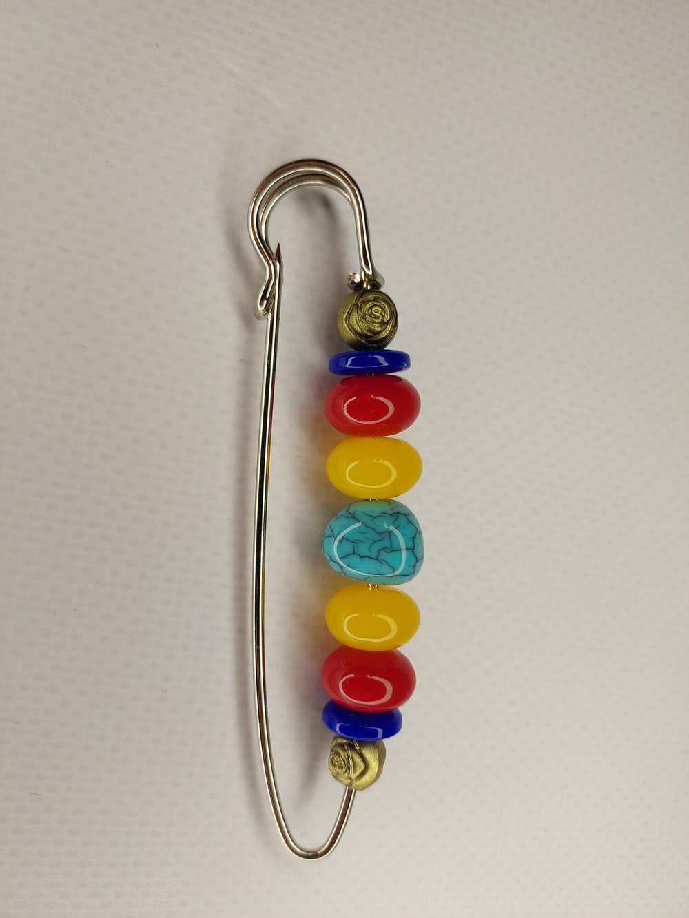 Булавка брошь "морские камушки" для кардигана,  пальто, платков, костюмов, одежды.Цвет бежевый синий красный.