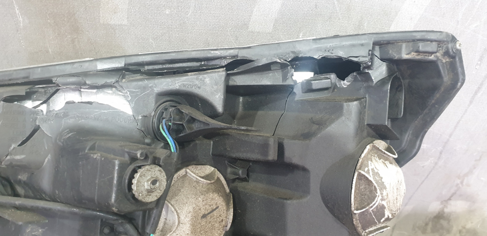 Фара правая LADA Vesta 15-21 Б/У Оригинал 21803711010