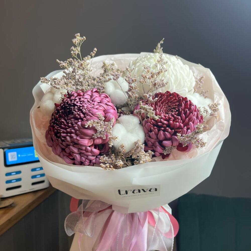 Букет "Дуэт" одноголовая хризантема с сухоцветами