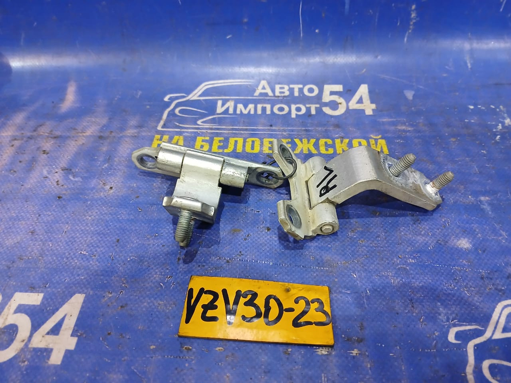 Петля двери задней левой TOYOTA CAMRY PROMINENT 1991