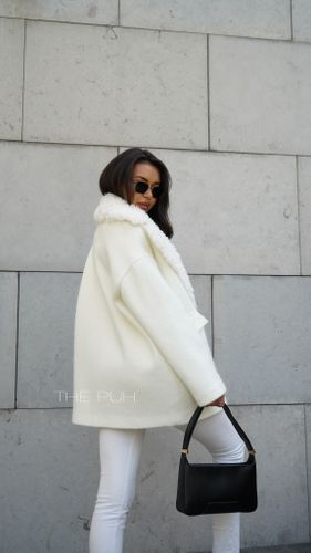 Двубортное укороченное пальто белого цвета