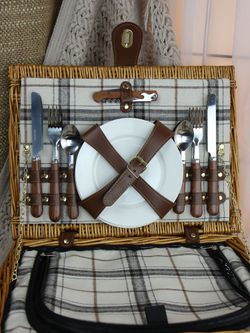 HOLYDAY BASKET Набор для пикника с термосумкой и пледом на 4 персоны