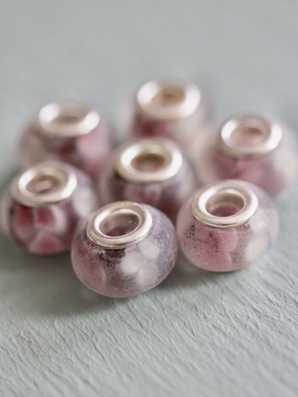 Бусина типа Пандора (Pandora) лэмпворк матовая темно-розовая с цветочками внутри