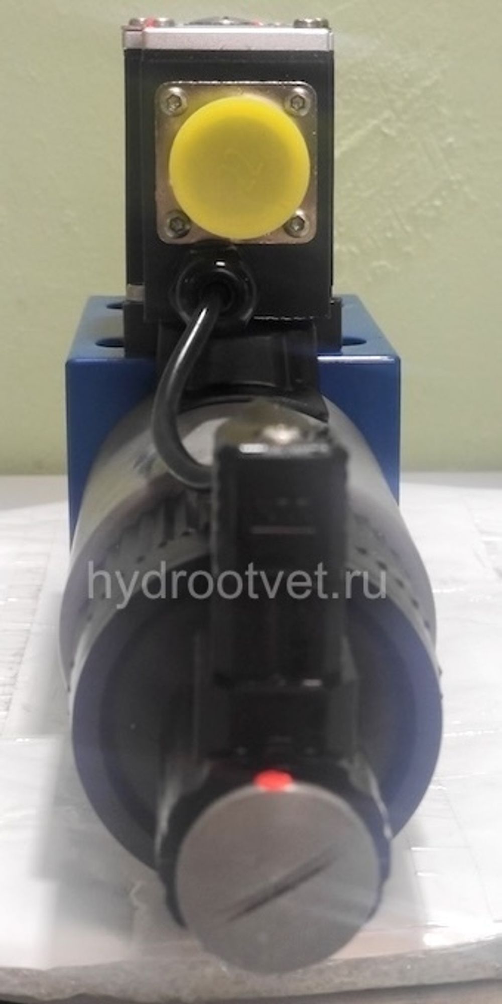 4WREE10E1-75-2X/G24K31/A1V - Пропорциональный распределитель с обратной связью по положению золотника со встроенным усилителем Ду10, A1 = ±10 В, номинальный расход 75 л/мин, схема E1-