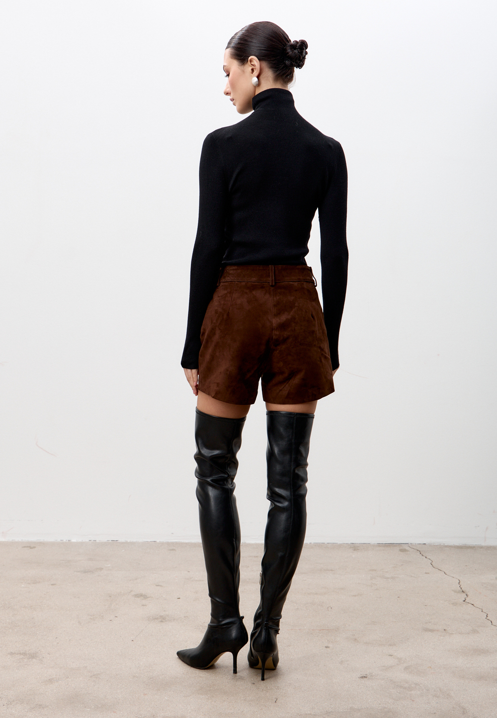 Шорты из натуральной замши