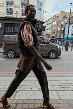 ZARA СТЕГАНЫЙ ЖИЛЕТ, ЧЕРНЫЙ