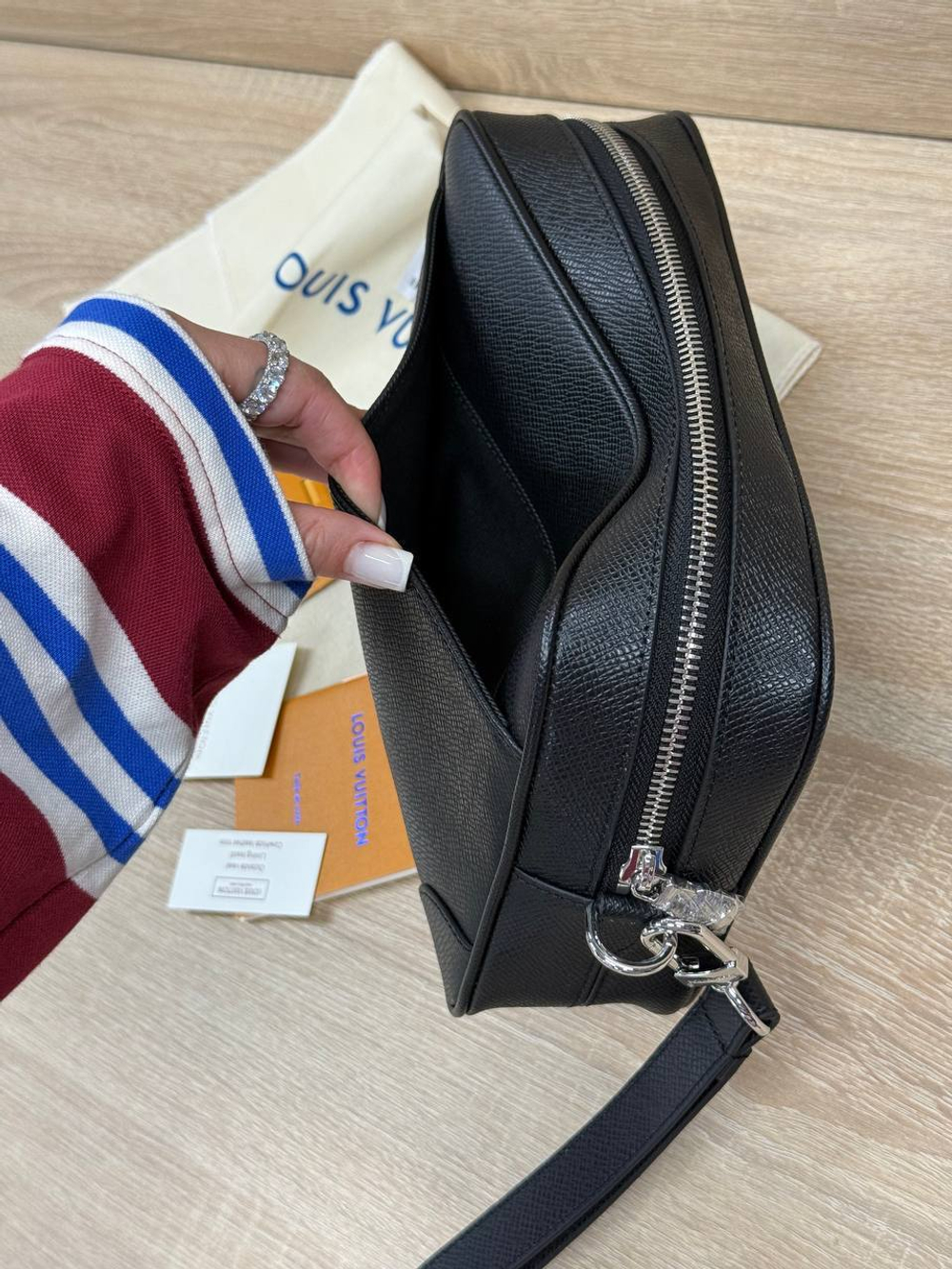 Борсетка Louis Vuitton