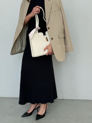 Бежевый объемный классический жакет