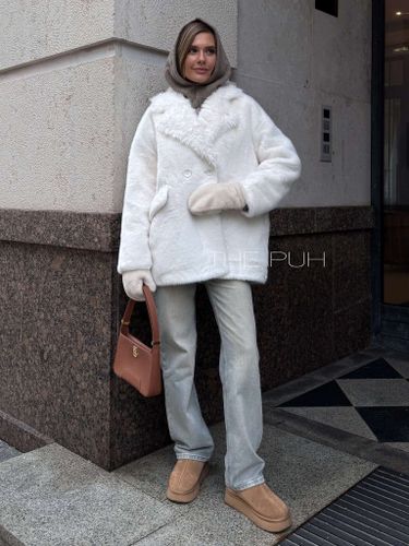 Белая шуба из эко-меха с английским воротником