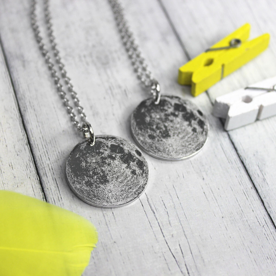 Парные подвески Две Луны с гравировкой на заказ, 25 мм (сталь)