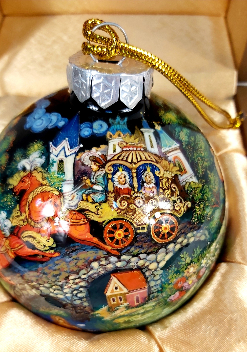 Шар новогодний с полной росписью "Кот в сапогах" в футляре