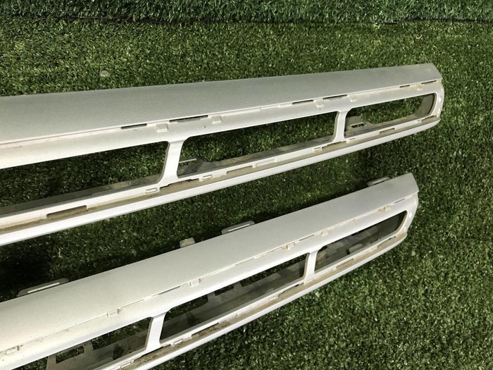 Накладка решетки радиатора Mercedes GLS x166 (2015-2019)