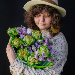 23. Пышный современный букет с розой и маттиолой