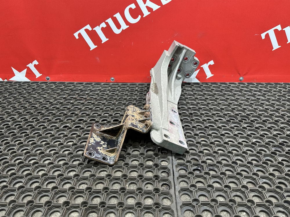 Кронштейн глушителя 2023г