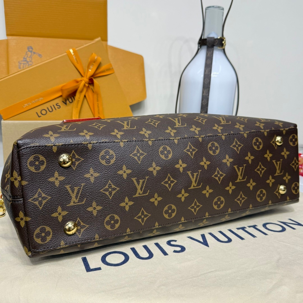 Louis Vuitton Again