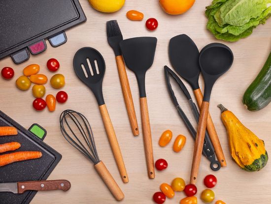 Набор кухонных принадлежностей 8 предметов Kamille KM 5226 из силикона с подставкой
