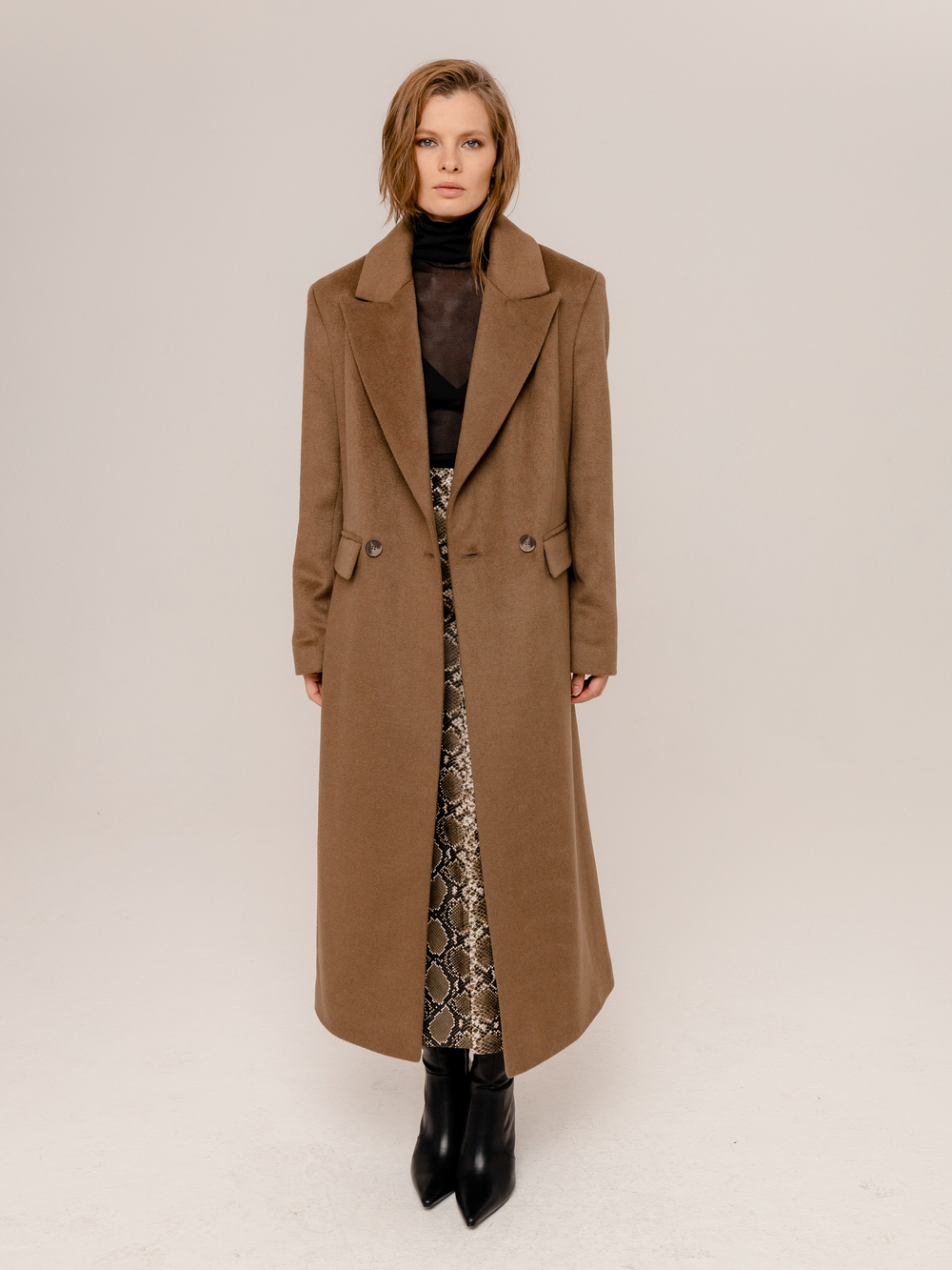 Пальто из шерсти коричневое