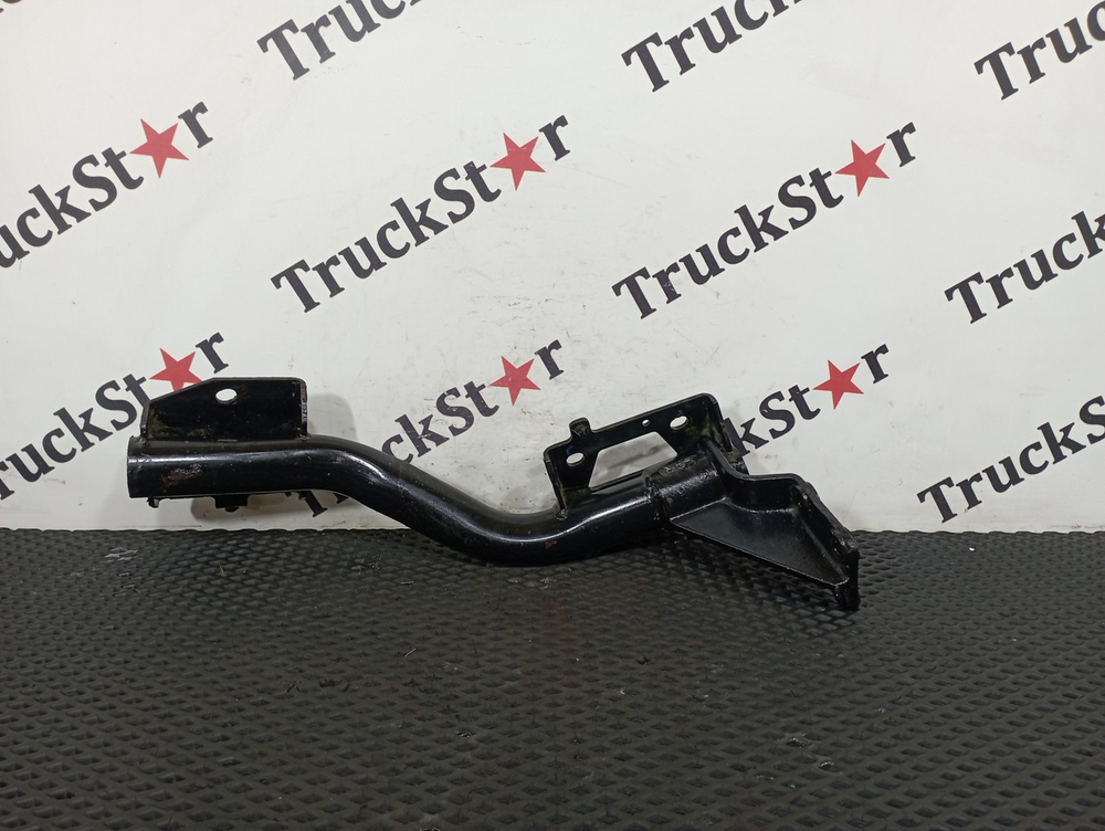 Кронштейн корпуса подножек правый 2023г