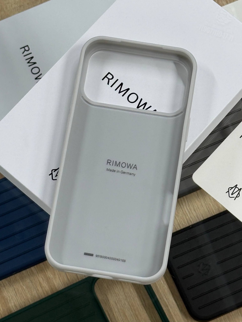 Чехол на iPhone 17 Pro Max Rimowa