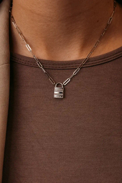 Колье ''Цепь'' с замком и вставками