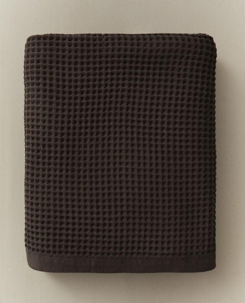 ZARA HOME ВАФЕЛЬНОЕ БАННОЕ ПОЛОТЕНЦЕ, КОРИЧНЕВЫЙ