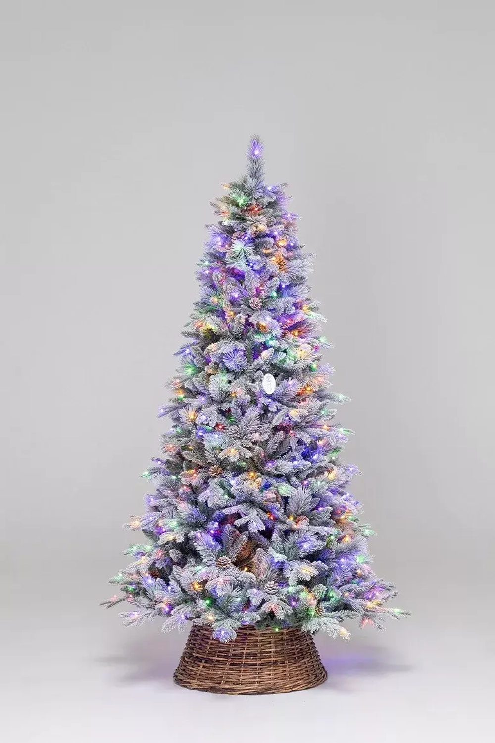 Искусственная елка Скандинавия заснеженная 210 см., литая+пвх, 600 мульти/теплых LED ламп, ЕлкиТорг (26210)