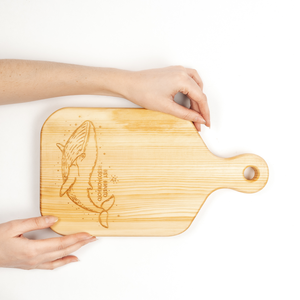 Доска разделочная из древесины сибирского кедра с гравировкой "Нет ничего невозможного". RD76