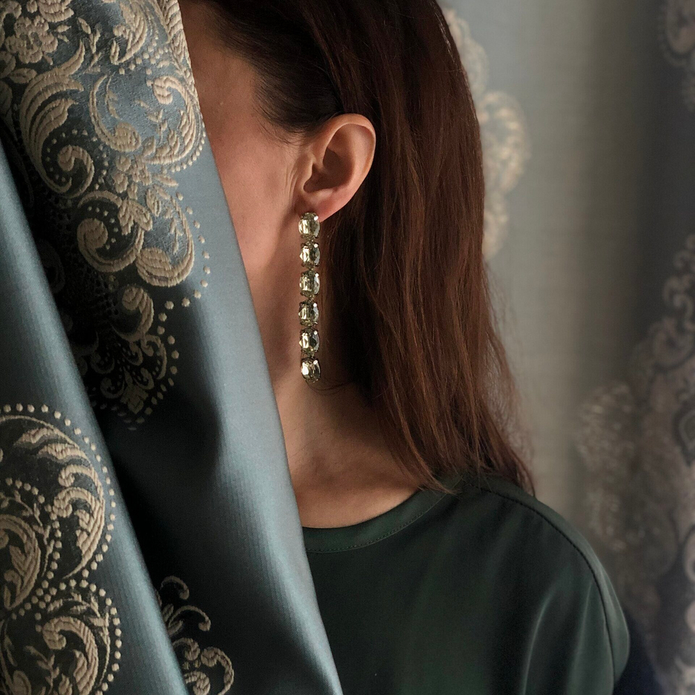 Серьги пусеты длинные дорожки из салатово-желтых кристаллов, Италия.