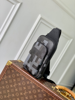 Louis Vuitton Avenue Slingbag