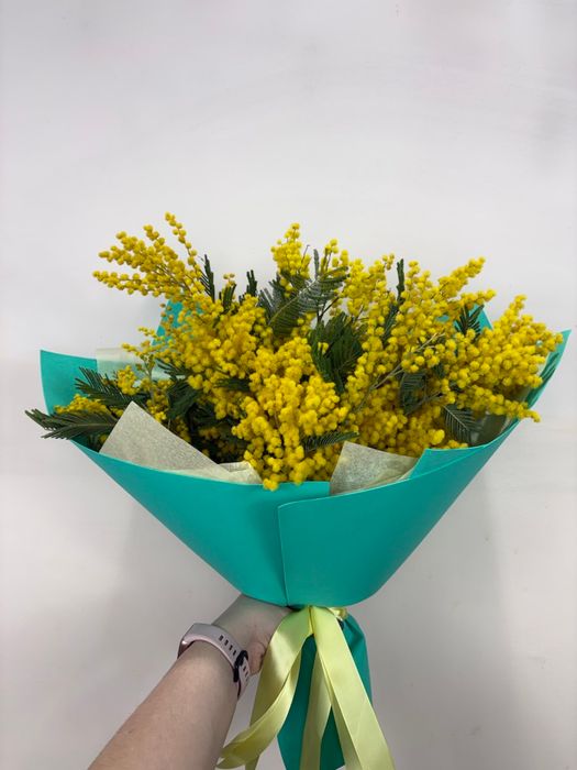 Букет из мимозы в упаковке