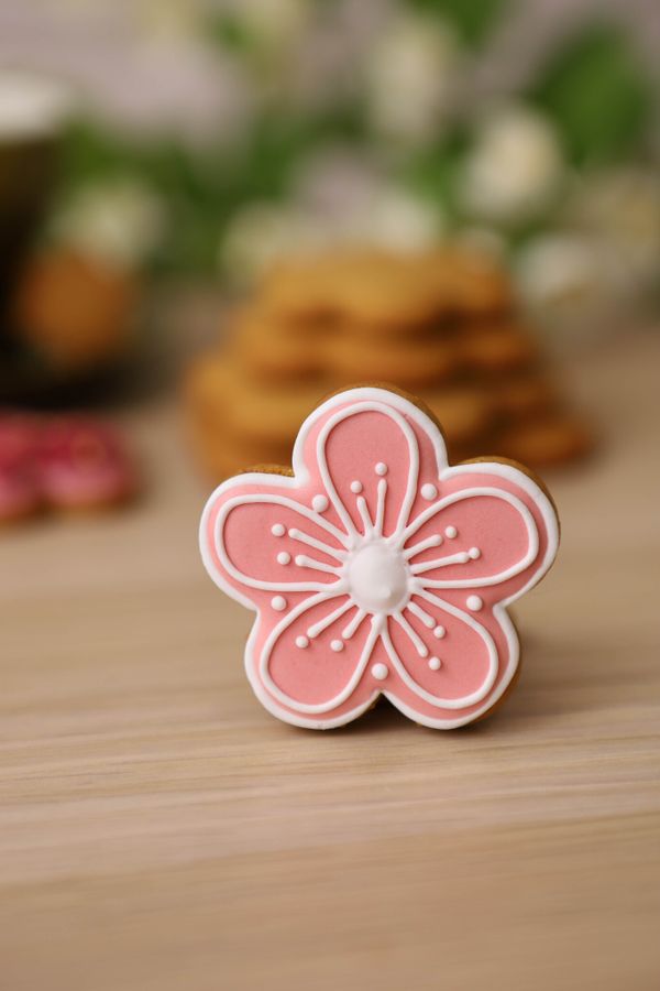 Пряник цветок с логотипом на заказ