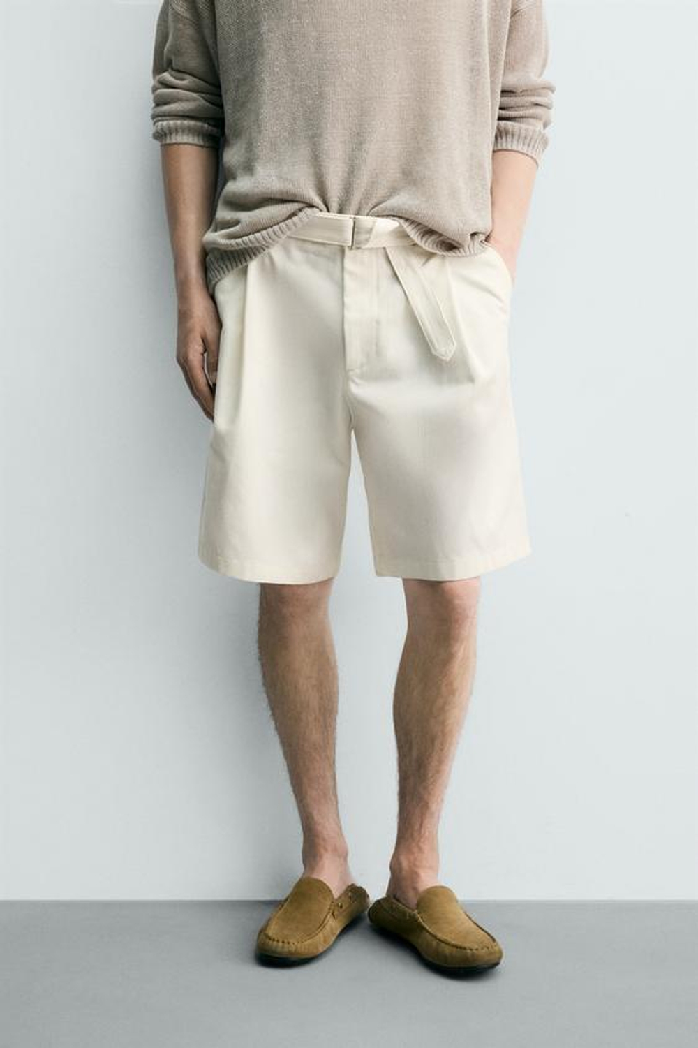 ZARA ШОРТЫ RELAXED FIT С СКЛАДКАМИ И ПОЯСОМ, ЖЕЛТОВАТО-БЕЛЫЙ